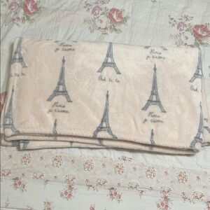 Eiffel Tower Print Blanket